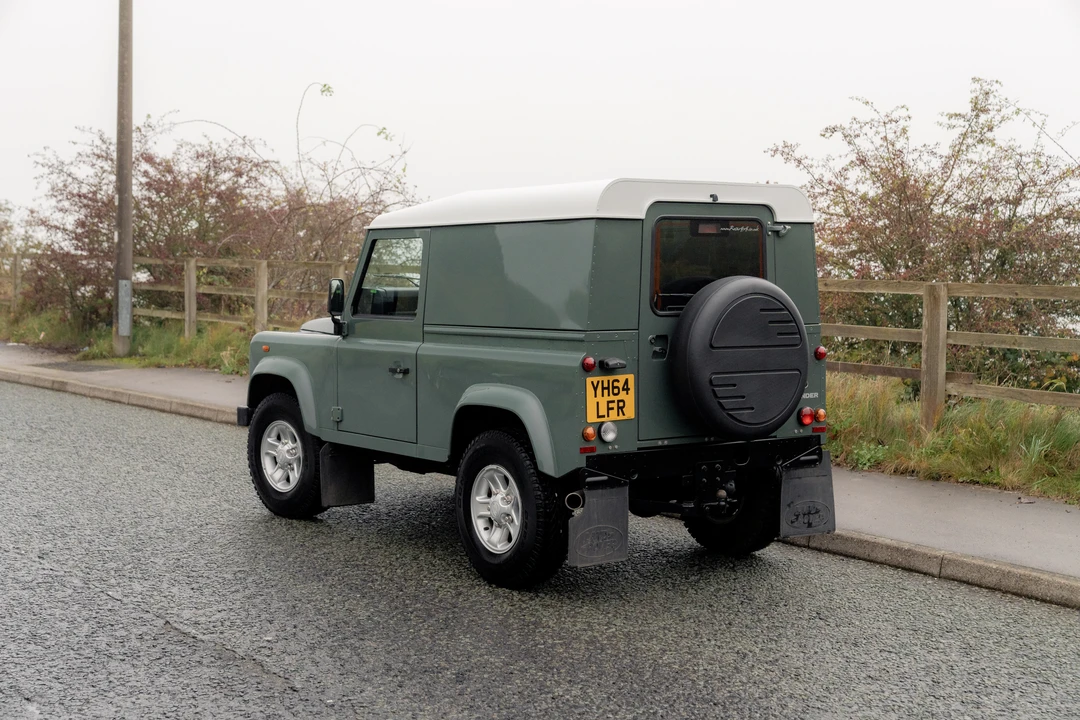 2014 Land Rover Defender 90 - Image 16 of 31