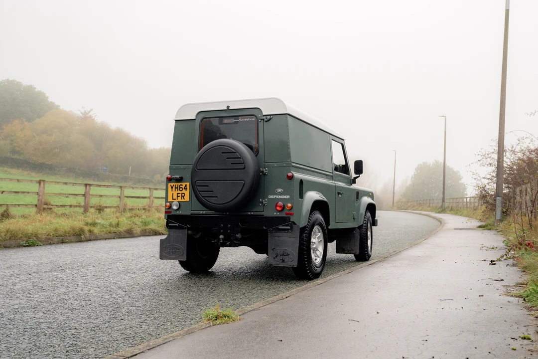 2014 Land Rover Defender 90 - Image 6 of 31