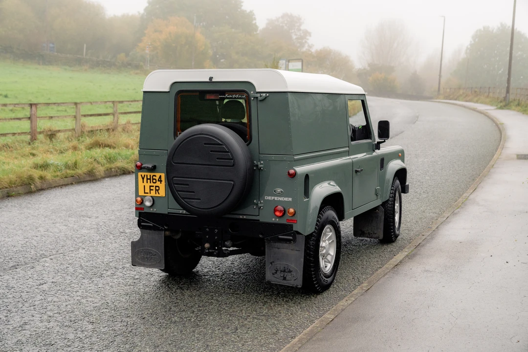 2014 Land Rover Defender 90 - Image 14 of 31