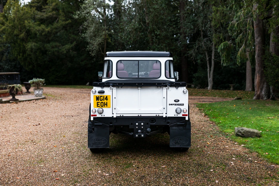 2014 Land Rover Defender 90 - Image 6 of 31