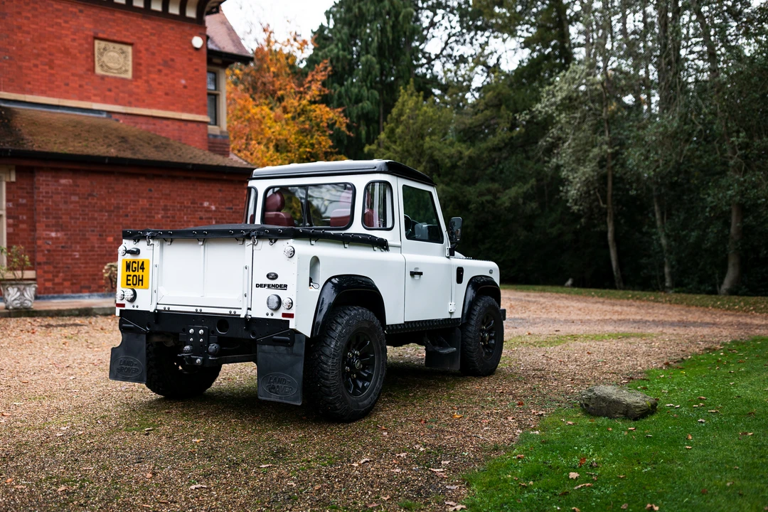 2014 Land Rover Defender 90 - Image 7 of 31