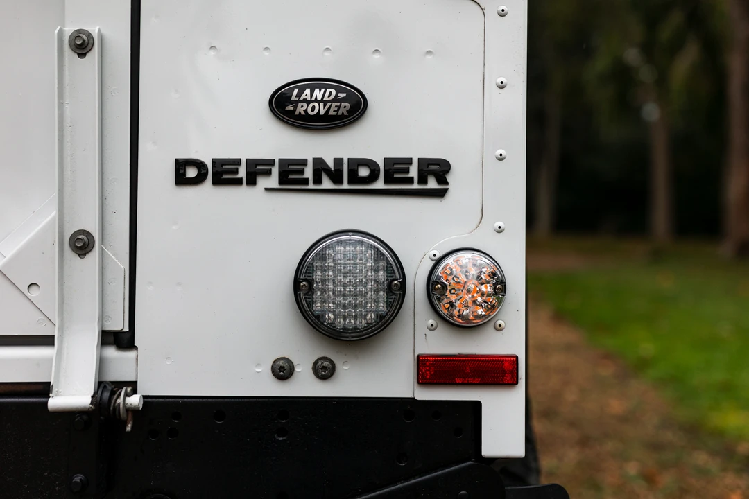2014 Land Rover Defender 90 - Image 10 of 31