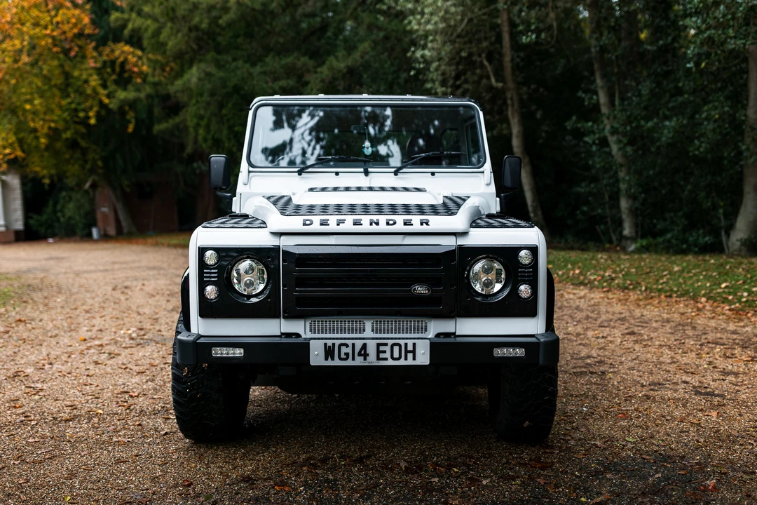 2014 Land Rover Defender 90 - Image 2 of 31