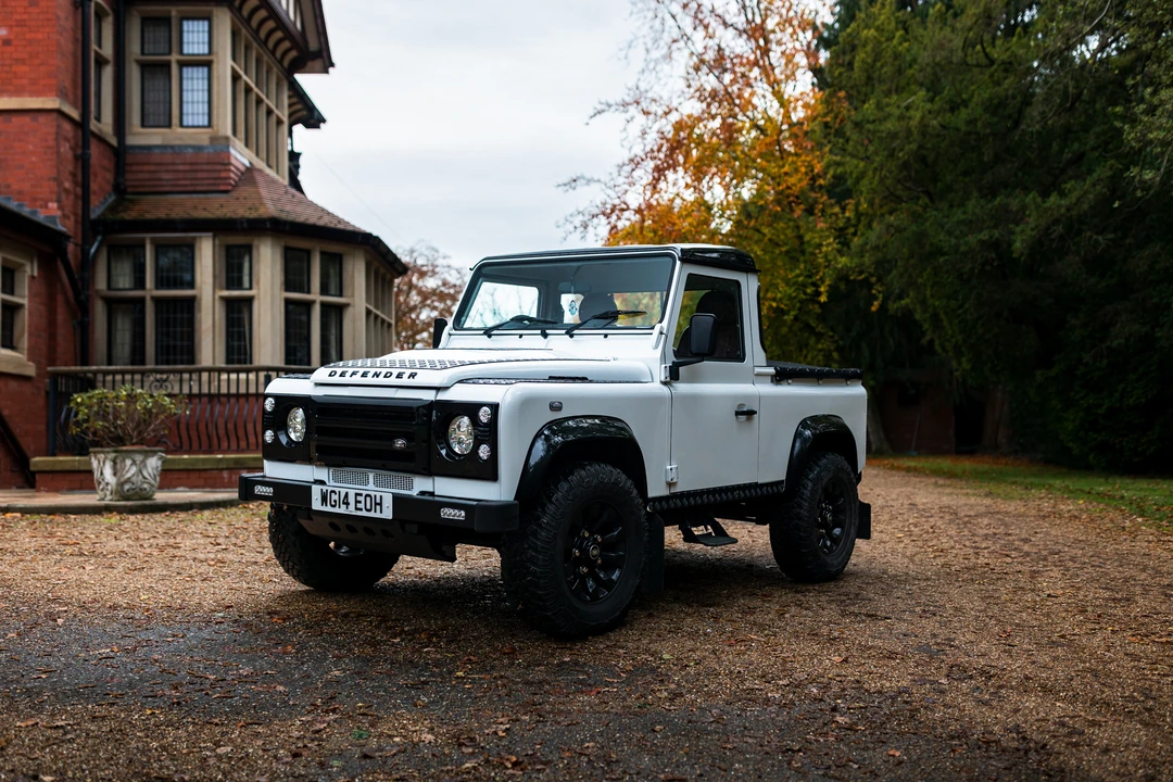 2014 Land Rover Defender 90 - Image 3 of 31