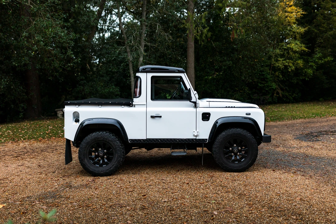 2014 Land Rover Defender 90 - Image 8 of 31