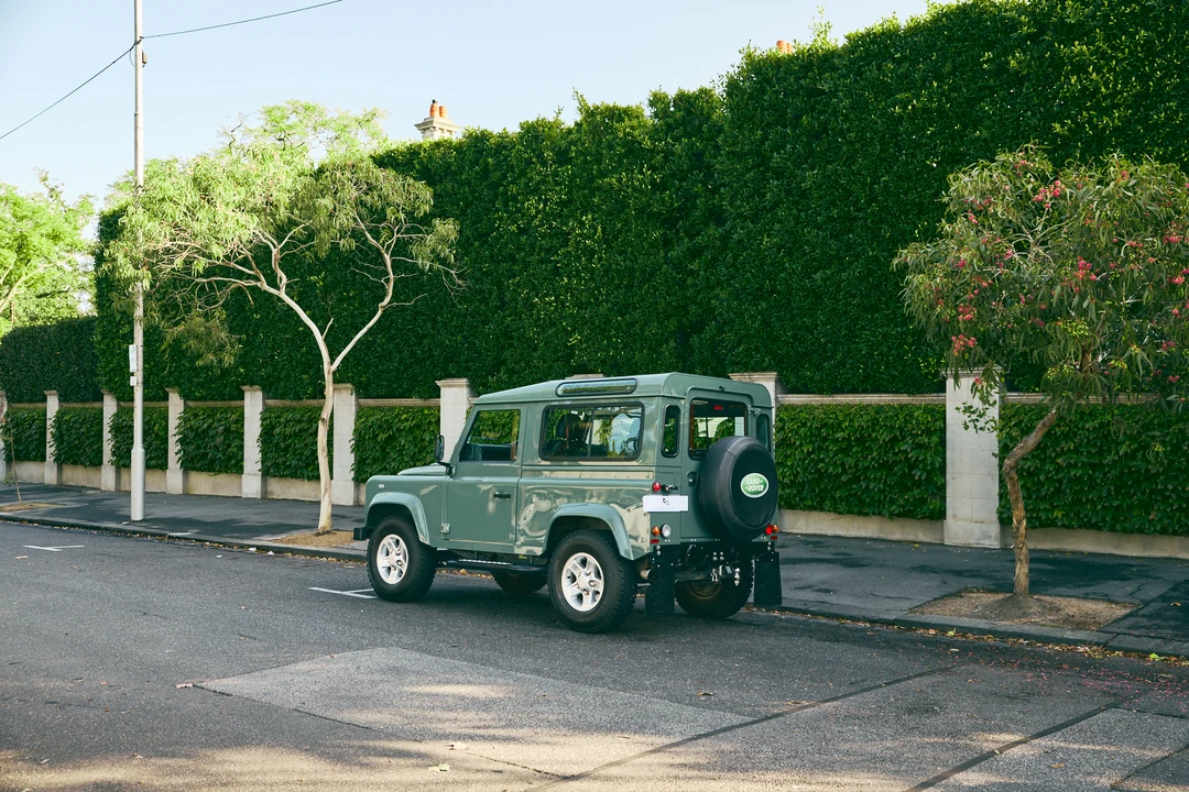 2014 Land Rover Defender 90 - Image 5 of 31