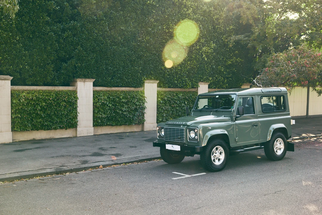 2014 Land Rover Defender 90 - Image 3 of 31