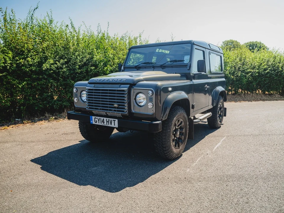 2014 Land Rover Defender 90 - Image 5 of 30