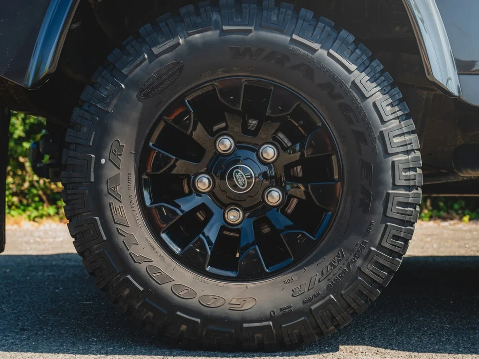 2014 Land Rover Defender 90 - Image 19 of 30