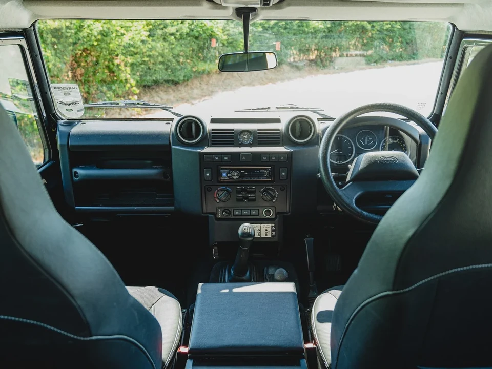 2014 Land Rover Defender 90 - Image 11 of 30