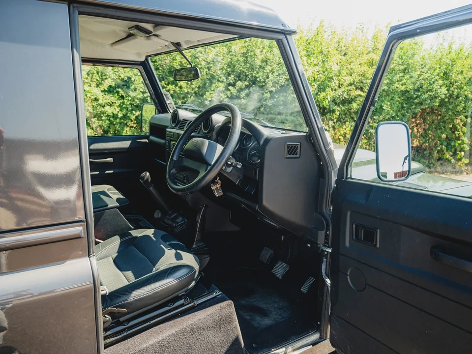2014 Land Rover Defender 90 - Image 8 of 30