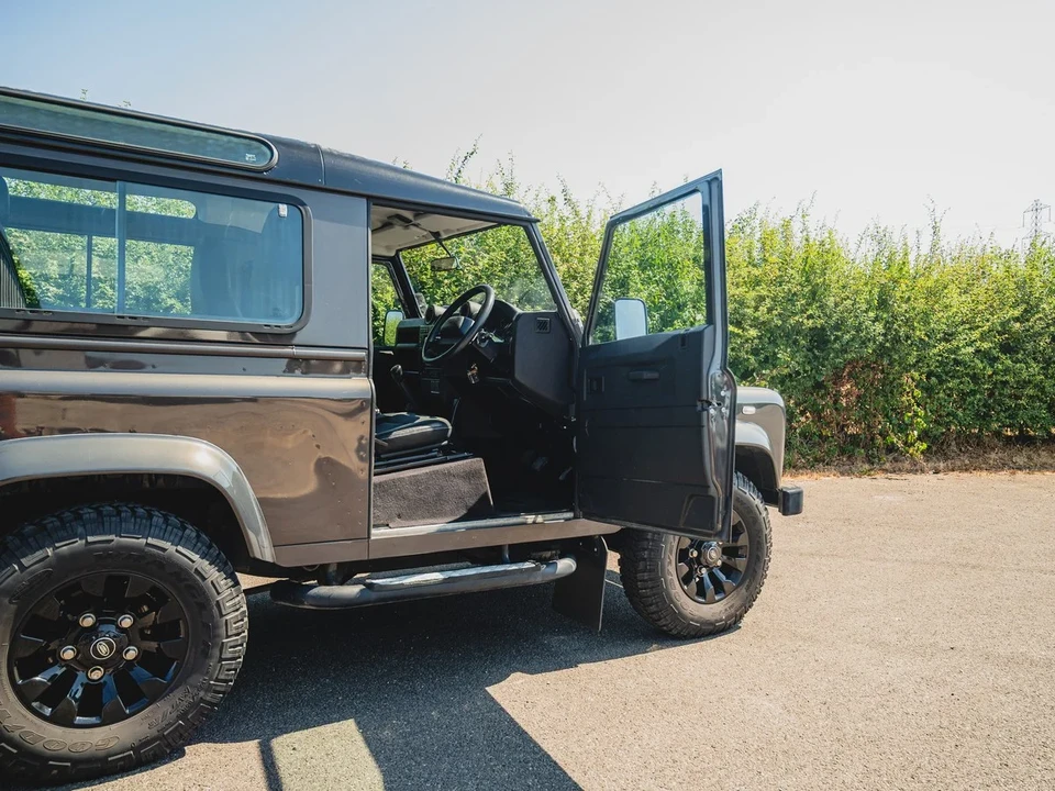 2014 Land Rover Defender 90 - Image 10 of 30
