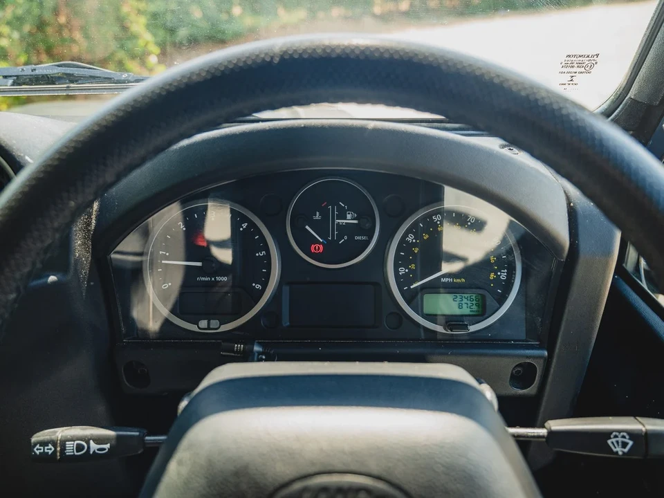 2014 Land Rover Defender 90 - Image 9 of 30