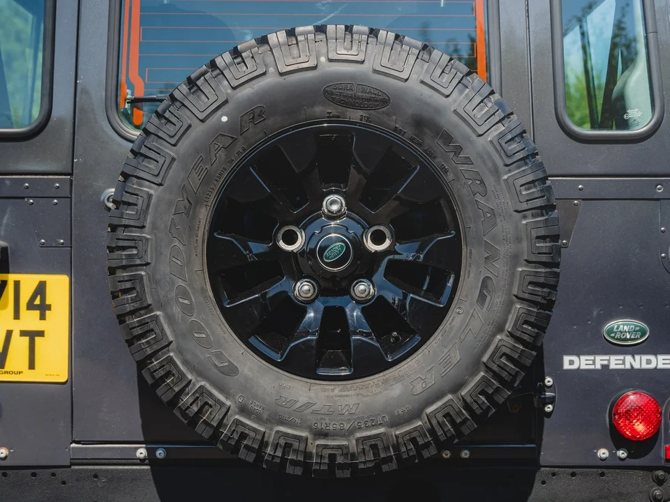 2014 Land Rover Defender 90 - Image 16 of 30