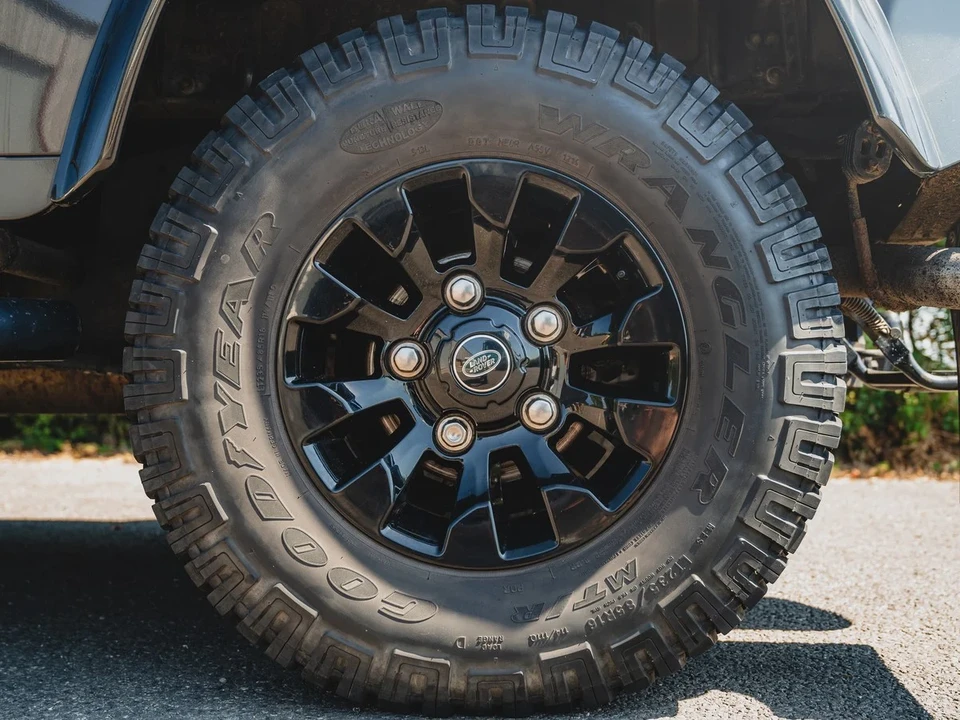 2014 Land Rover Defender 90 - Image 17 of 30