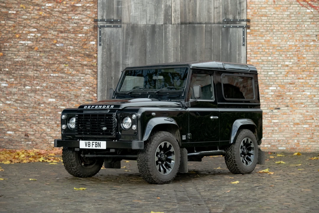 2014 Land Rover Defender 90 - Image 3 of 31