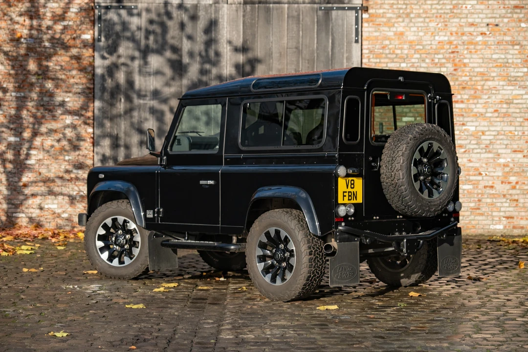 2014 Land Rover Defender 90 - Image 5 of 31