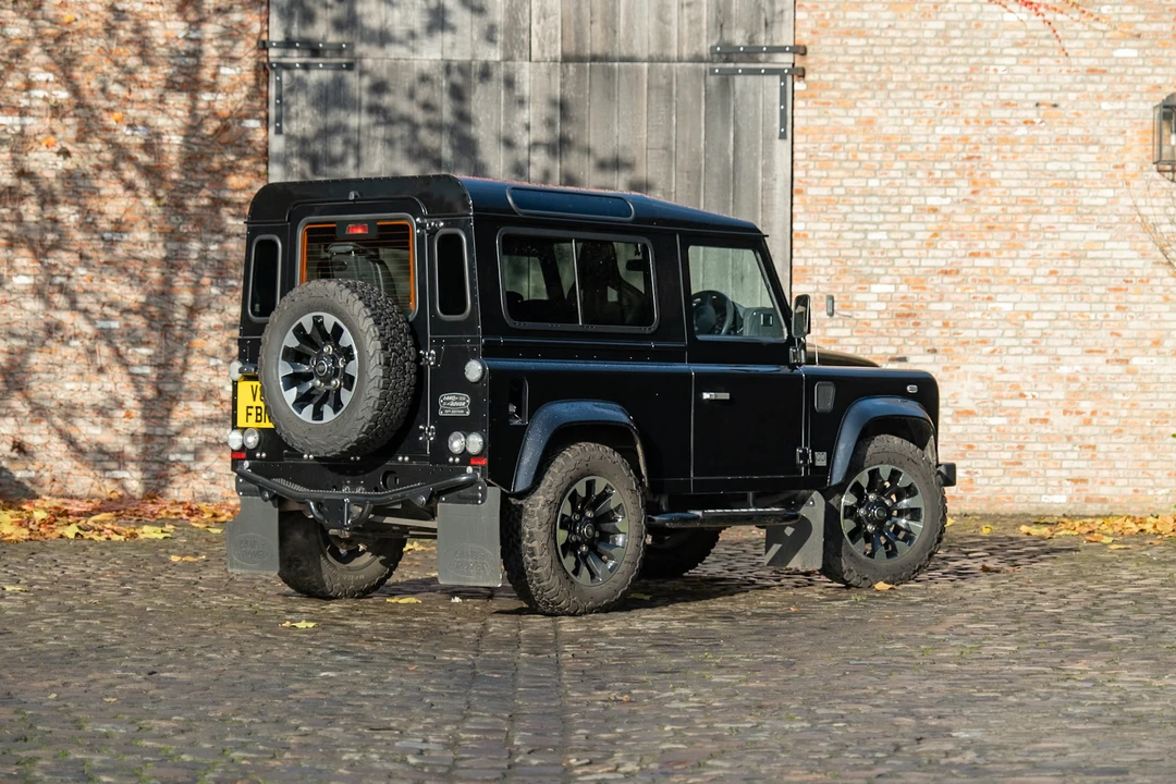 2014 Land Rover Defender 90 - Image 7 of 31