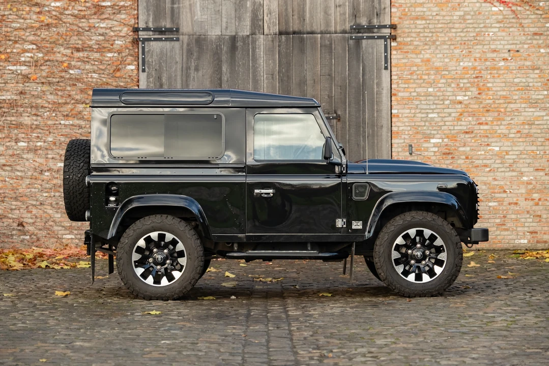 2014 Land Rover Defender 90 - Image 8 of 31