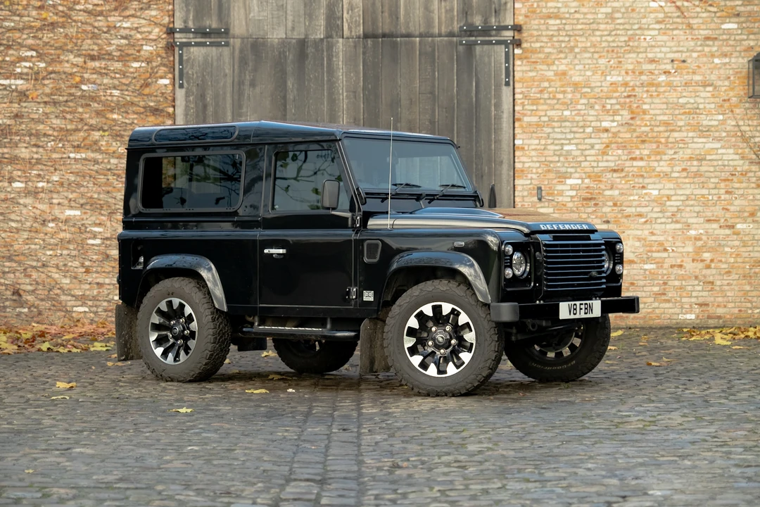 2014 Land Rover Defender 90 - Image 9 of 31