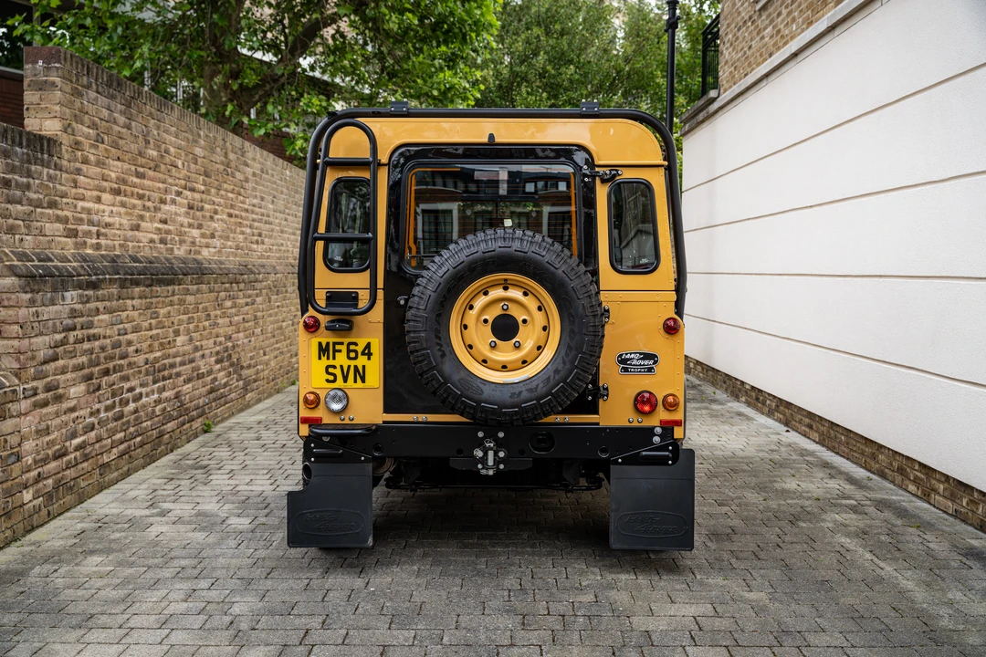 2014 Land Rover Defender 90 - Image 17 of 31