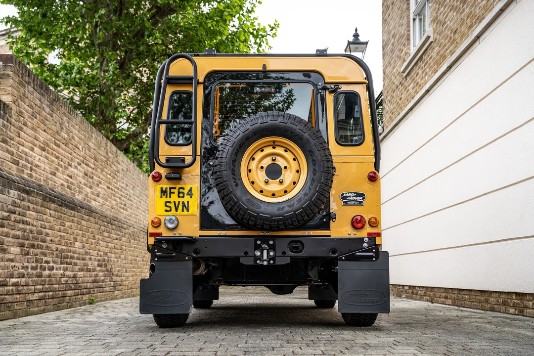 2014 Land Rover Defender 90 - Image 6 of 31