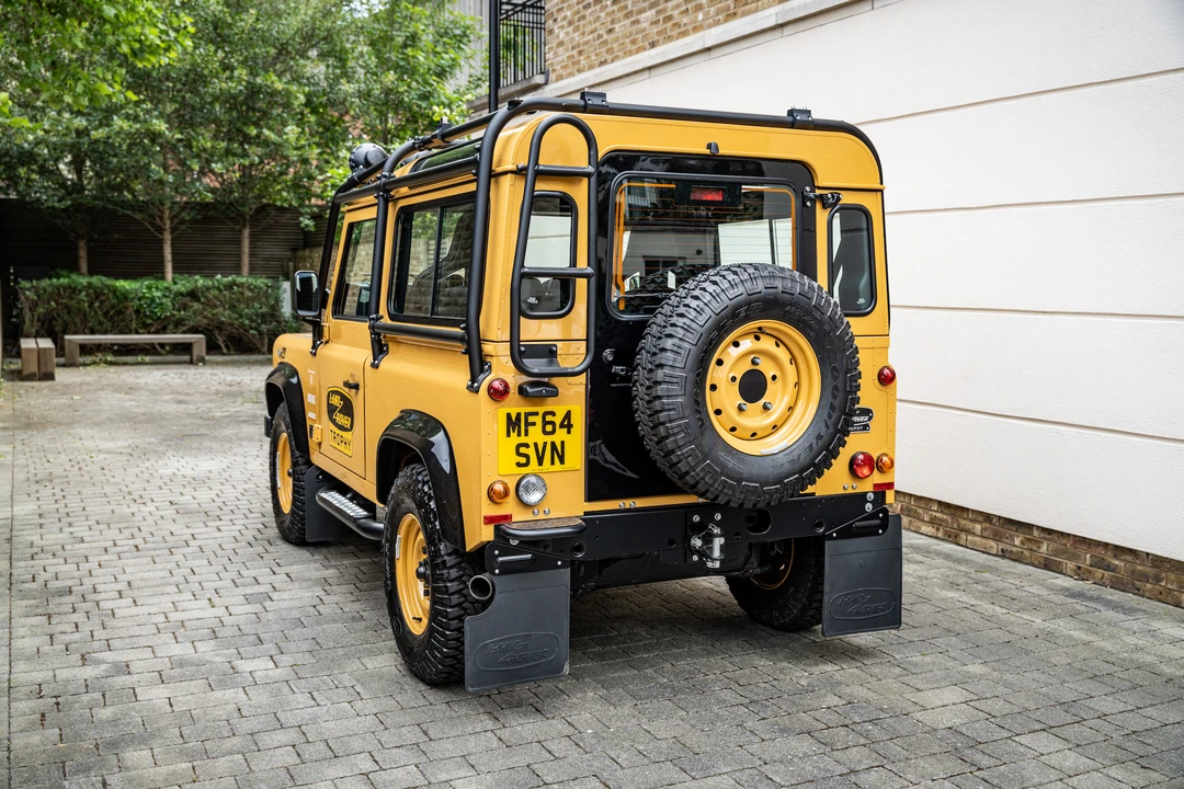2014 Land Rover Defender 90 - Image 7 of 31