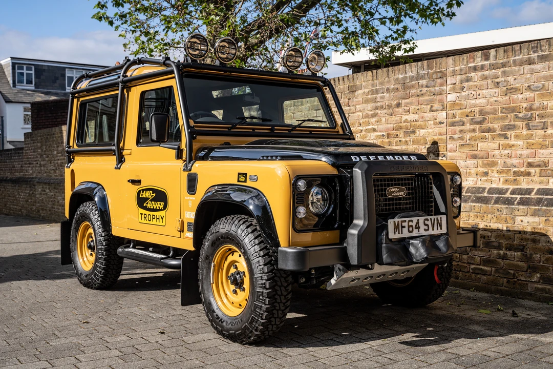 2014 Land Rover Defender 90 - Image 3 of 31