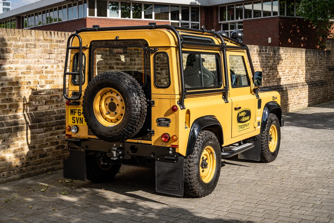 2014 Land Rover Defender 90 - Image 15 of 31