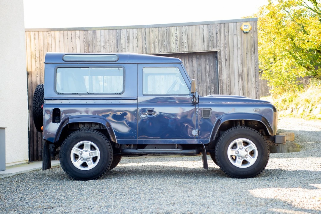 2014 Land Rover Defender 90 - Image 6 of 30