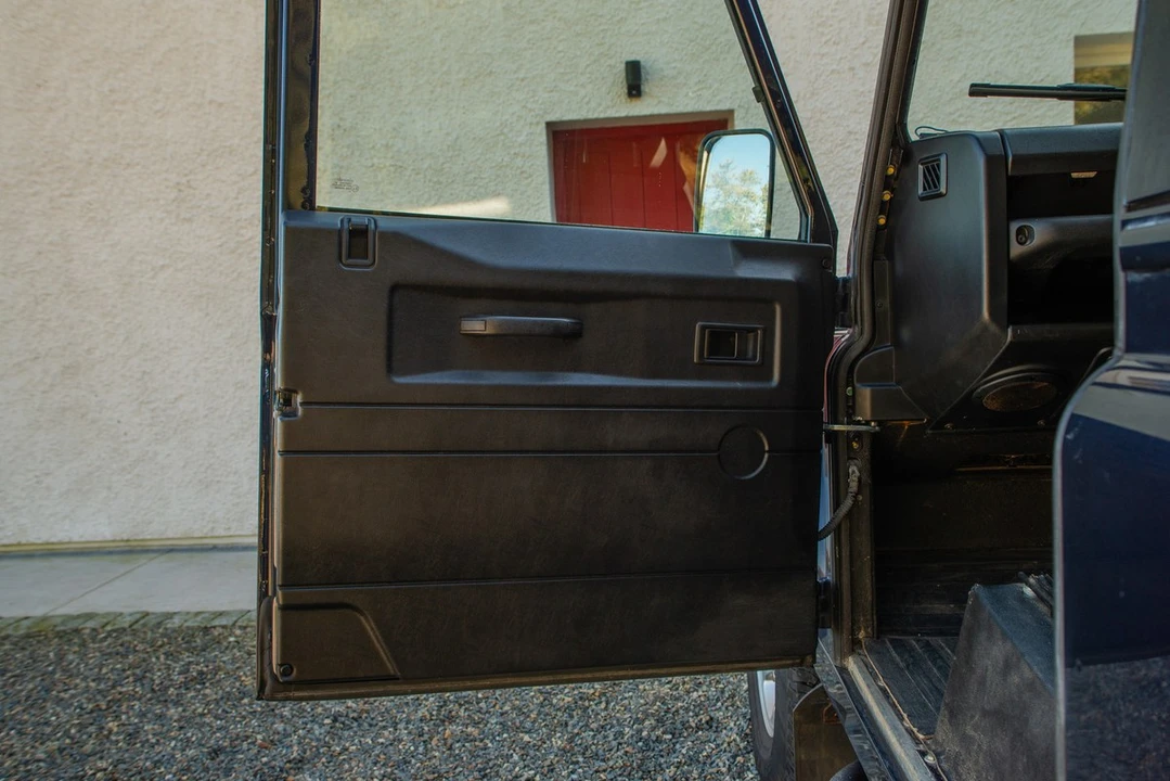 2014 Land Rover Defender 90 - Image 26 of 30