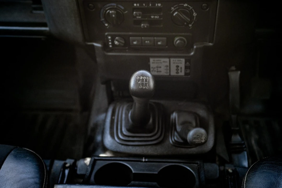 2014 Land Rover Defender 90 - Image 17 of 30