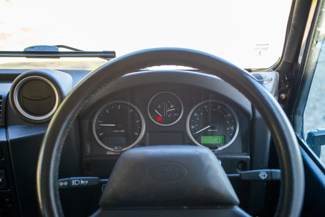 2014 Land Rover Defender 90 - Image 11 of 30