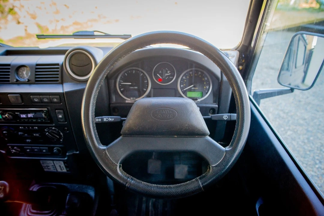 2014 Land Rover Defender 90 - Image 10 of 30