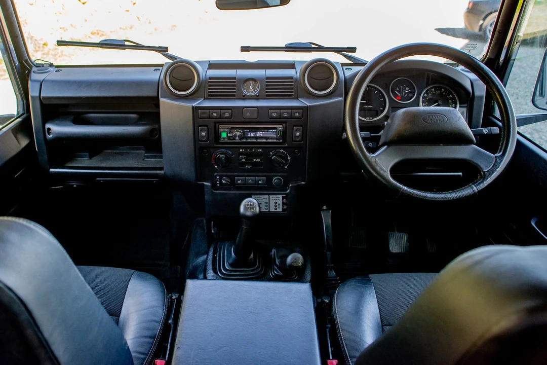 2014 Land Rover Defender 90 - Image 8 of 30