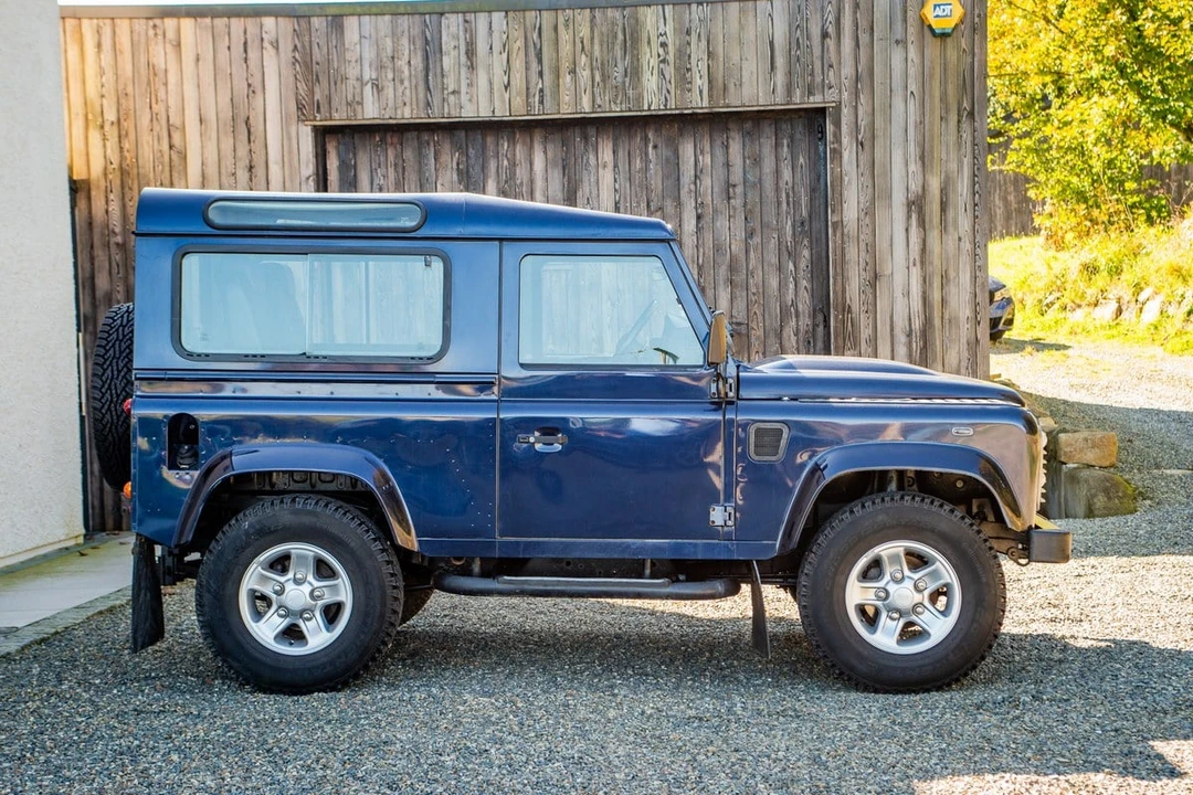 2014 Land Rover Defender 90 - Image 7 of 30
