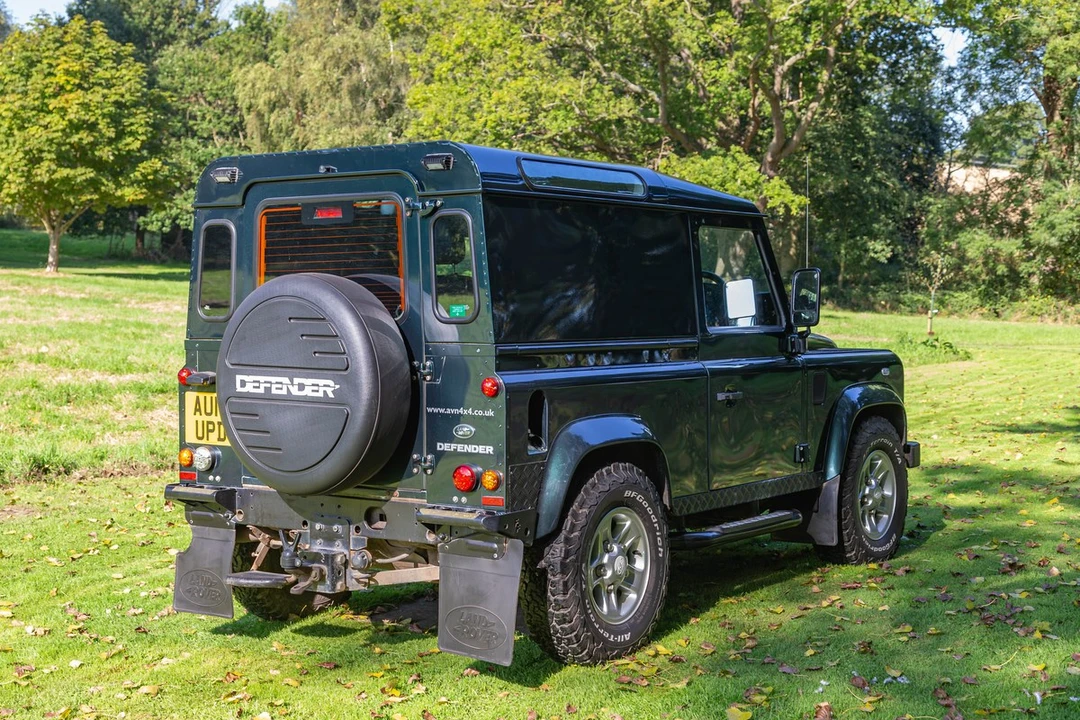 2014 Land Rover Defender 90 - Image 5 of 30