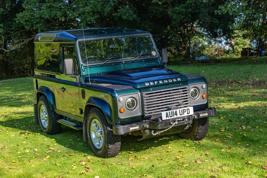2014 Land Rover Defender 90 - Image 17 of 30