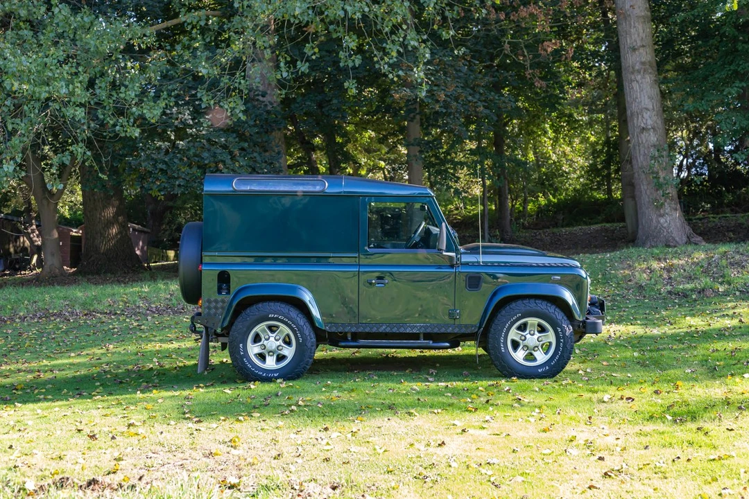 2014 Land Rover Defender 90 - Image 4 of 30