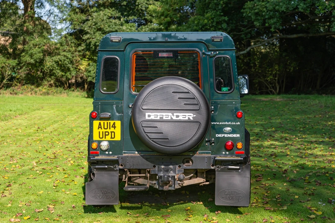 2014 Land Rover Defender 90 - Image 6 of 30