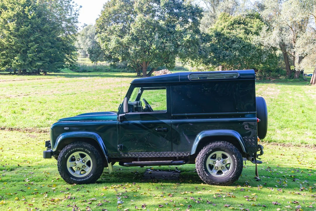 2014 Land Rover Defender 90 - Image 8 of 30