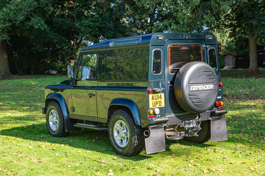 2014 Land Rover Defender 90 - Image 7 of 30