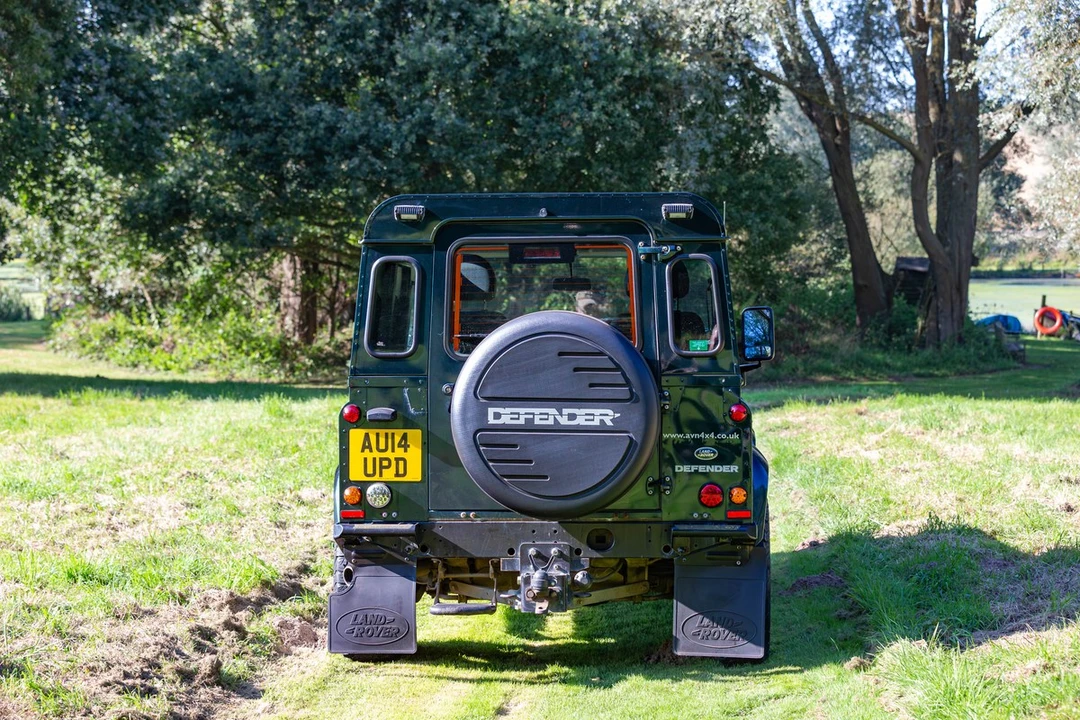 2014 Land Rover Defender 90 - Image 20 of 30