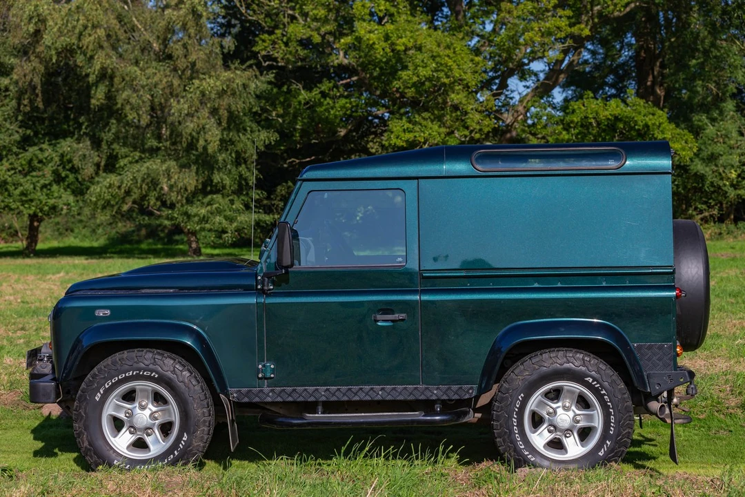 2014 Land Rover Defender 90 - Image 16 of 30