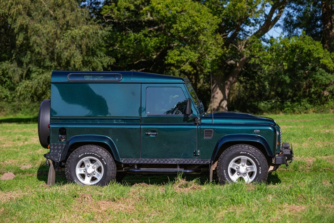 2014 Land Rover Defender 90 - Image 15 of 30