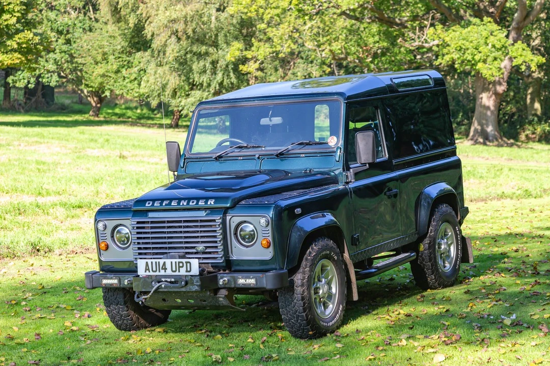2014 Land Rover Defender 90 - Image 10 of 30