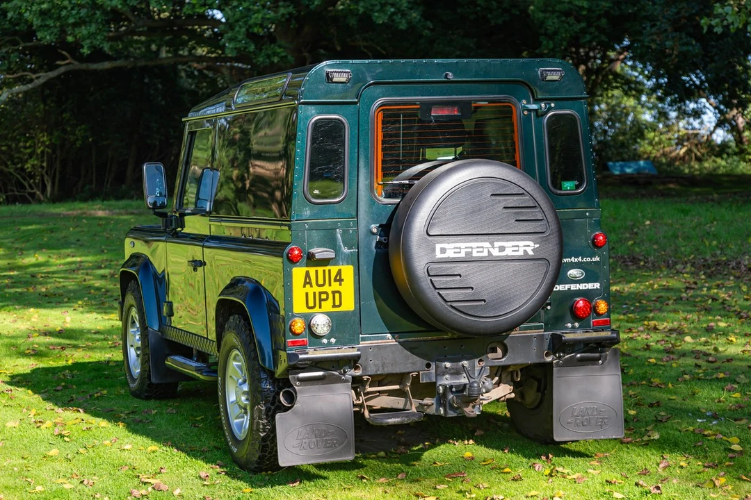 2014 Land Rover Defender 90 - Image 14 of 30