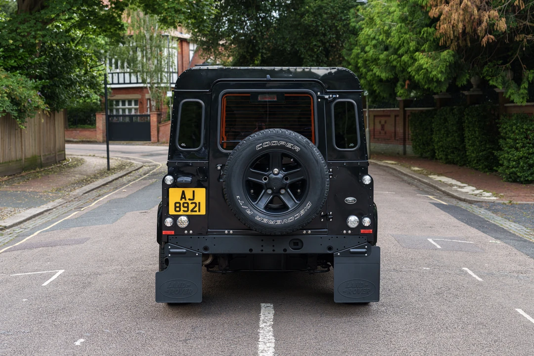 2014 Land Rover Defender 90 - Image 5 of 31