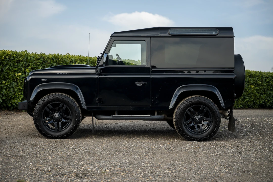 2014 Land Rover Defender 90 - Image 4 of 31