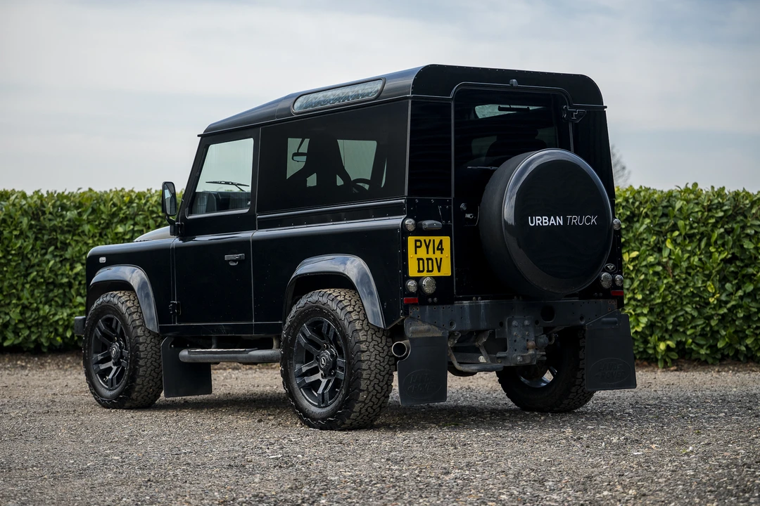 2014 Land Rover Defender 90 - Image 5 of 31